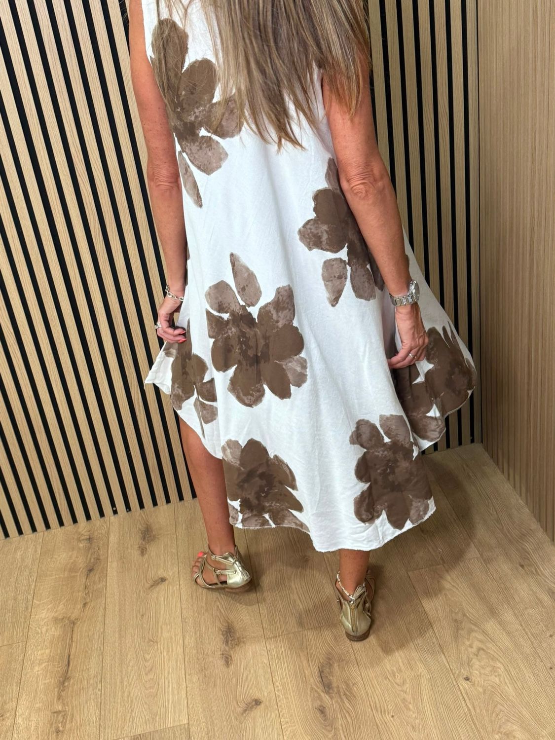 Oversized Floral Print Swing Dress - Brown