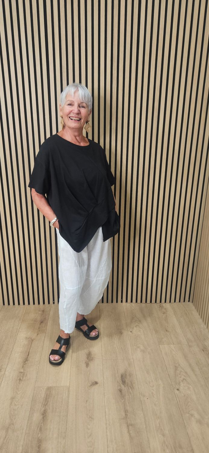 Asymmetric Twist Front T-Shirt – Black