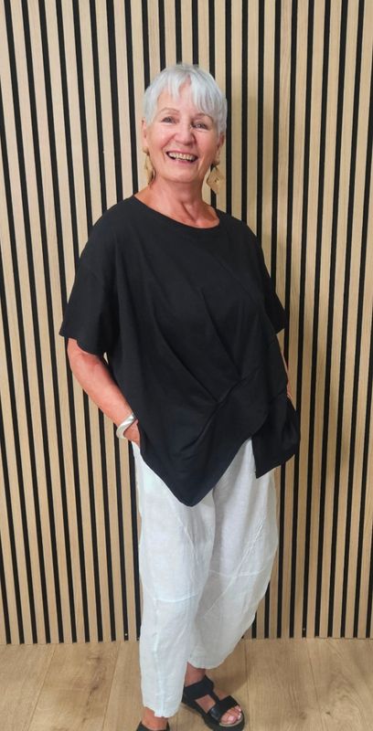 Asymmetric Twist Front T-Shirt – Black