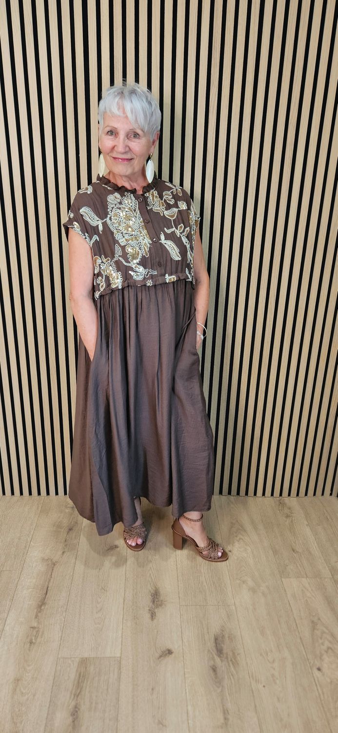 FLY OUT Embellished Floral Midi Dress – Brown