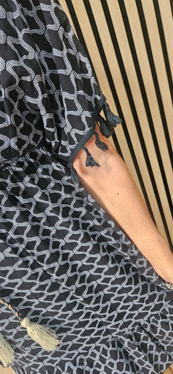 Geometric Tassel Detail Dress – Black