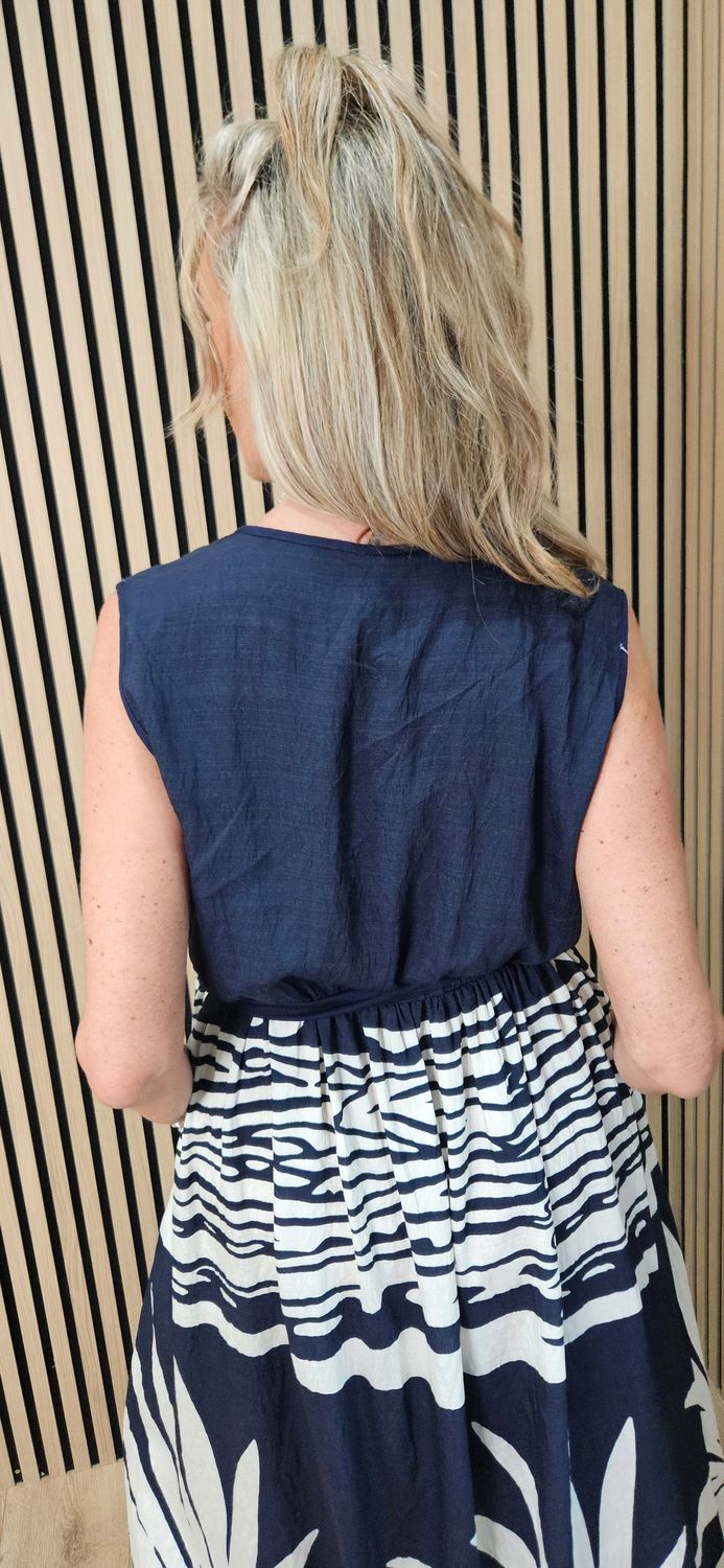 Tropical Leaf Print Maxi Dress – Navy