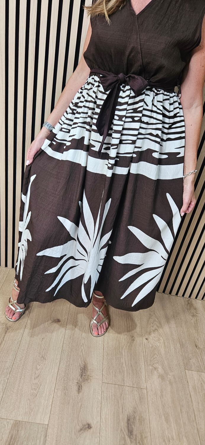 Tropical Leaf Print Maxi Dress – Brown