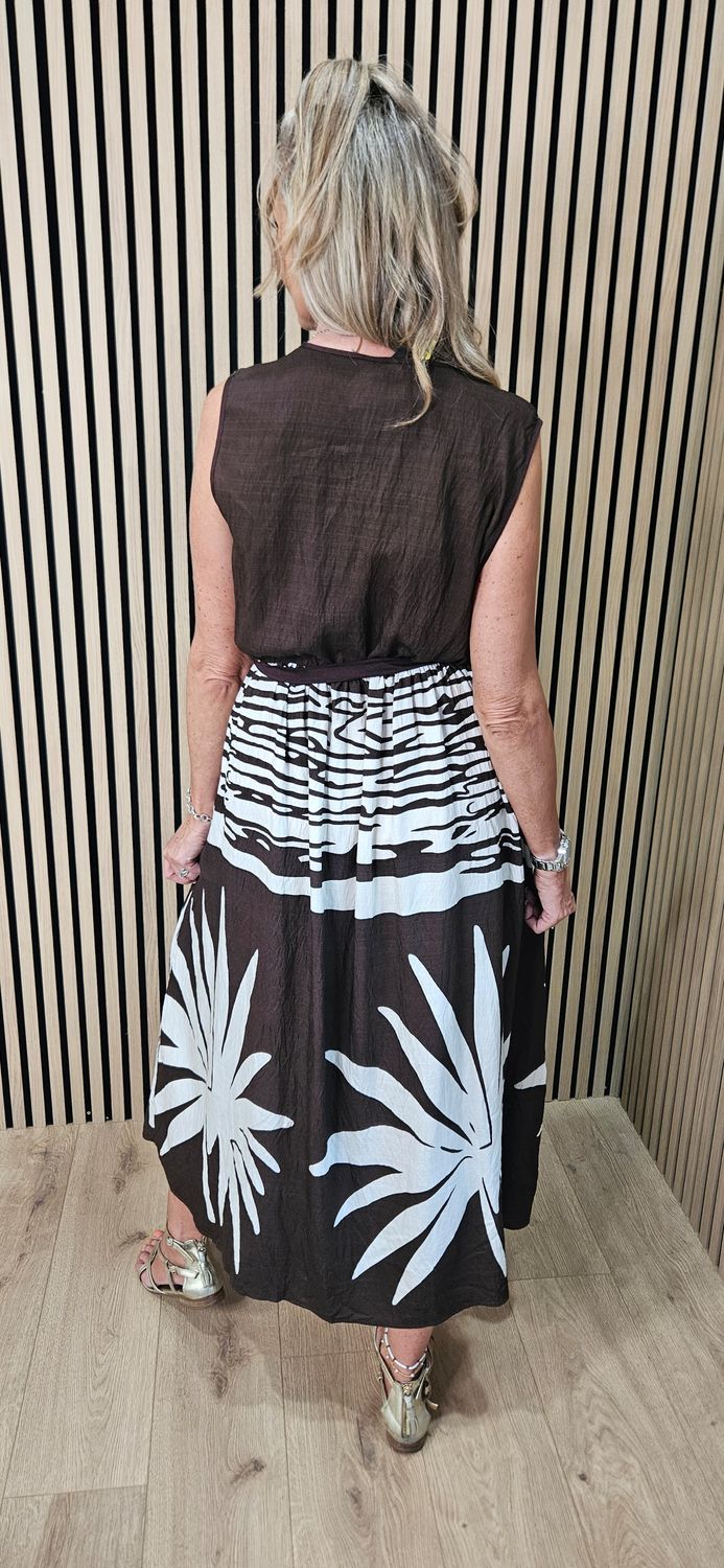 Tropical Leaf Print Maxi Dress – Brown