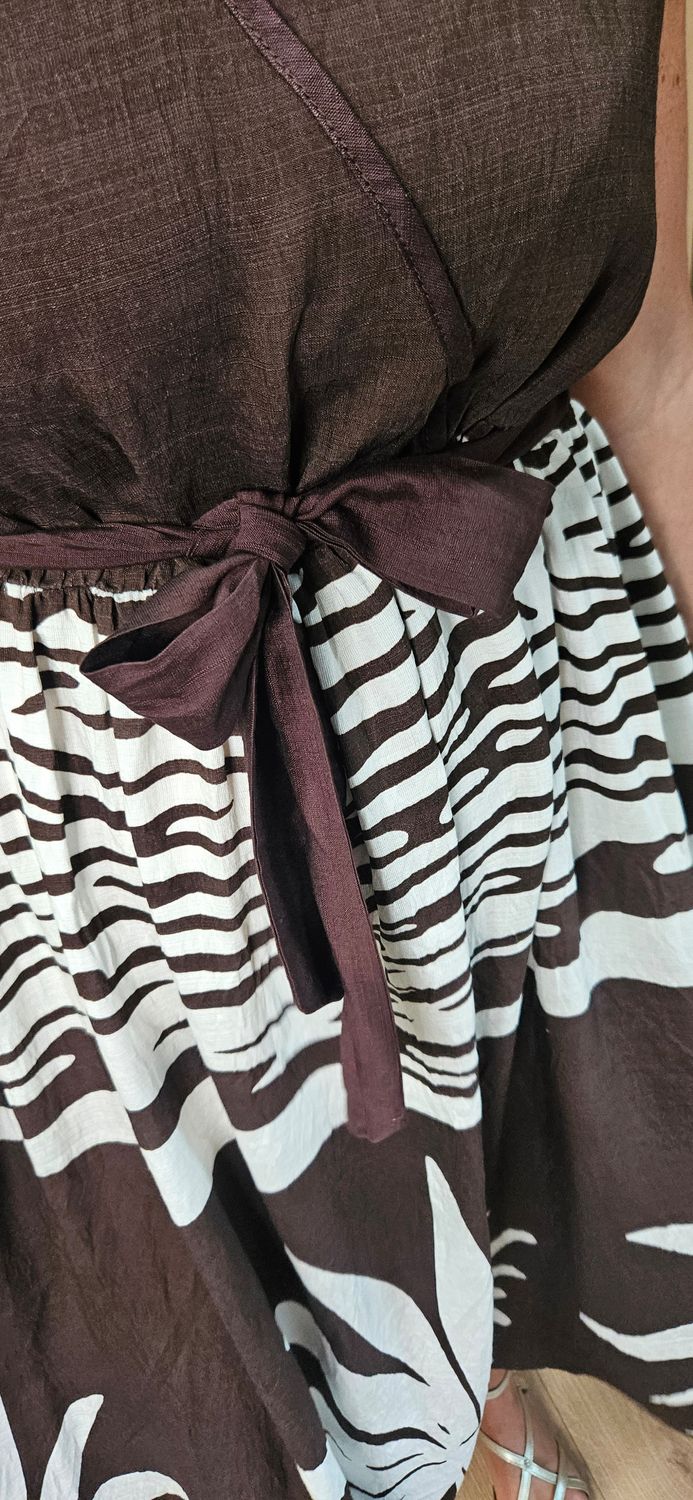 Tropical Leaf Print Maxi Dress – Brown