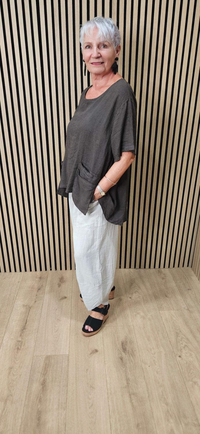 Relaxed Linen Blend Pocket Top – Chocolate