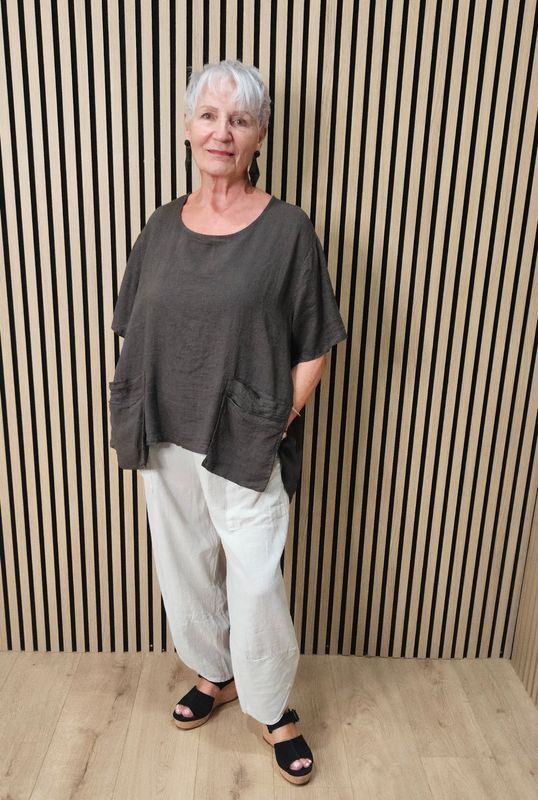 Relaxed Linen Blend Pocket Top – Chocolate