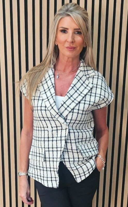 Checked Bouclé Sleeveless Jacket – White Checked Bouclé Sleeveless Jacket – White