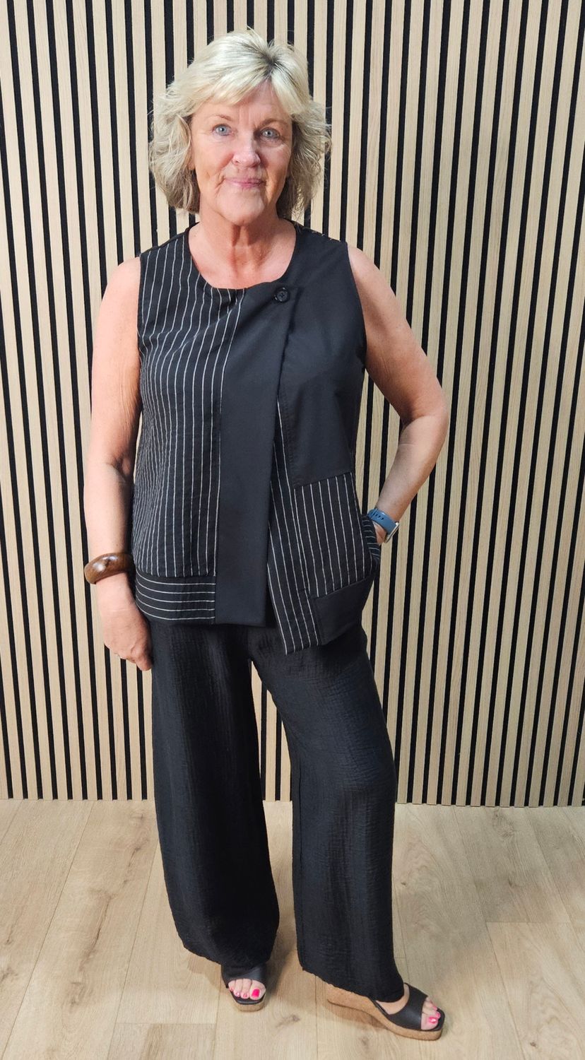 Pinstripe Contrast Button Detail Top –