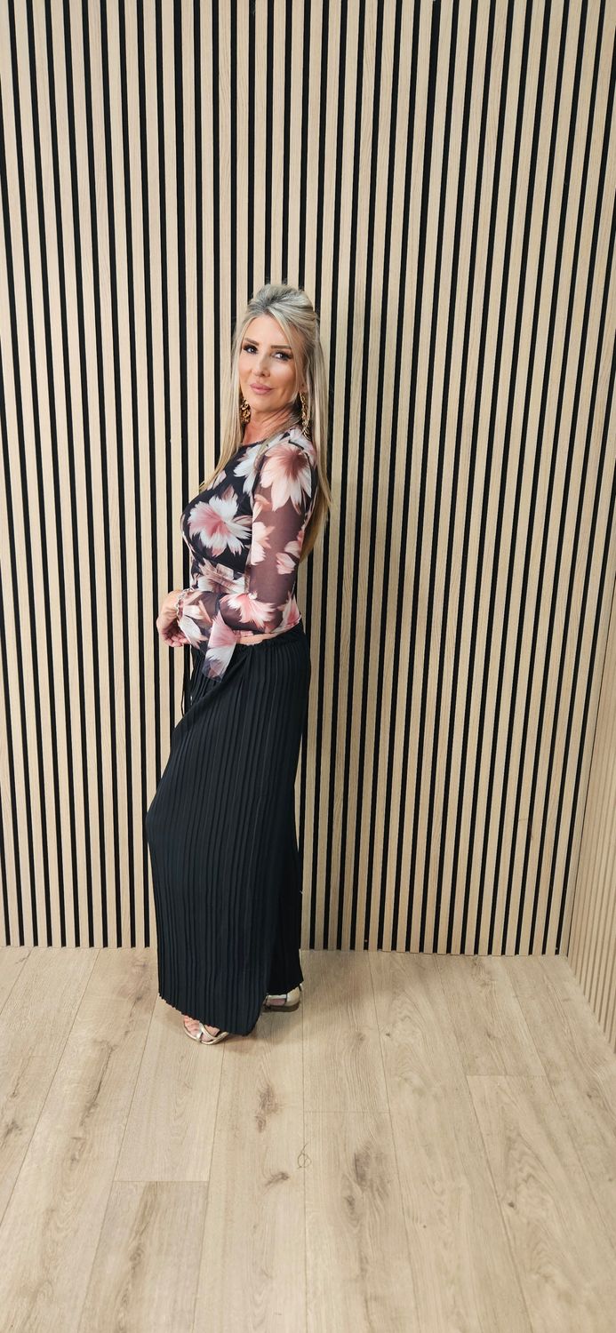 Pleated Wide Leg Trousers –  Black