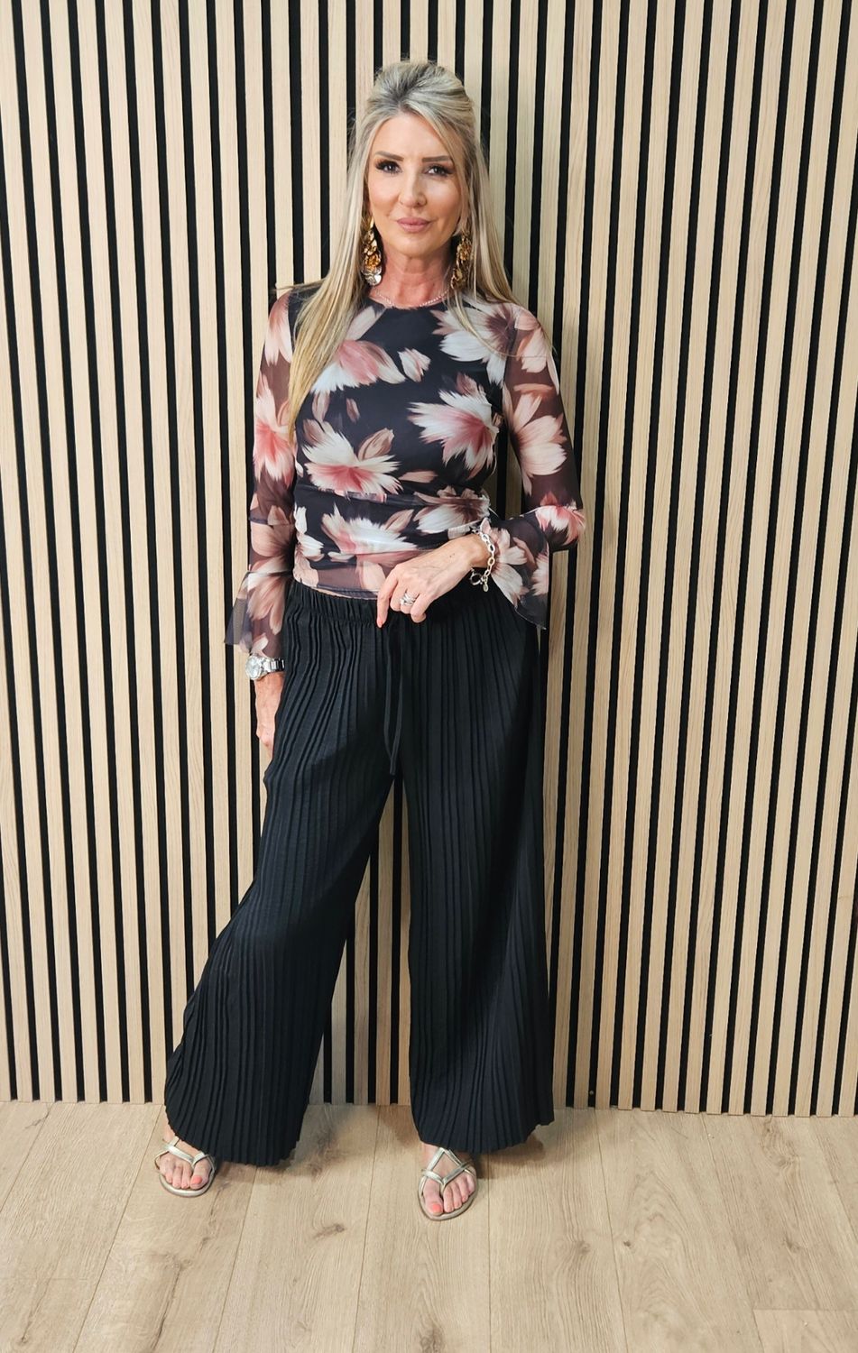 Pleated Wide Leg Trousers –  Black