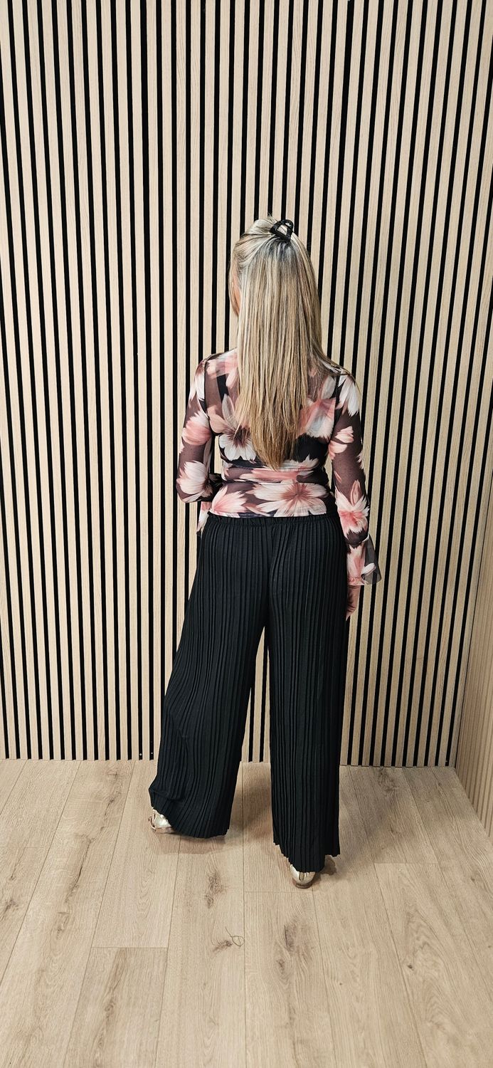 Pleated Wide Leg Trousers –  Black
