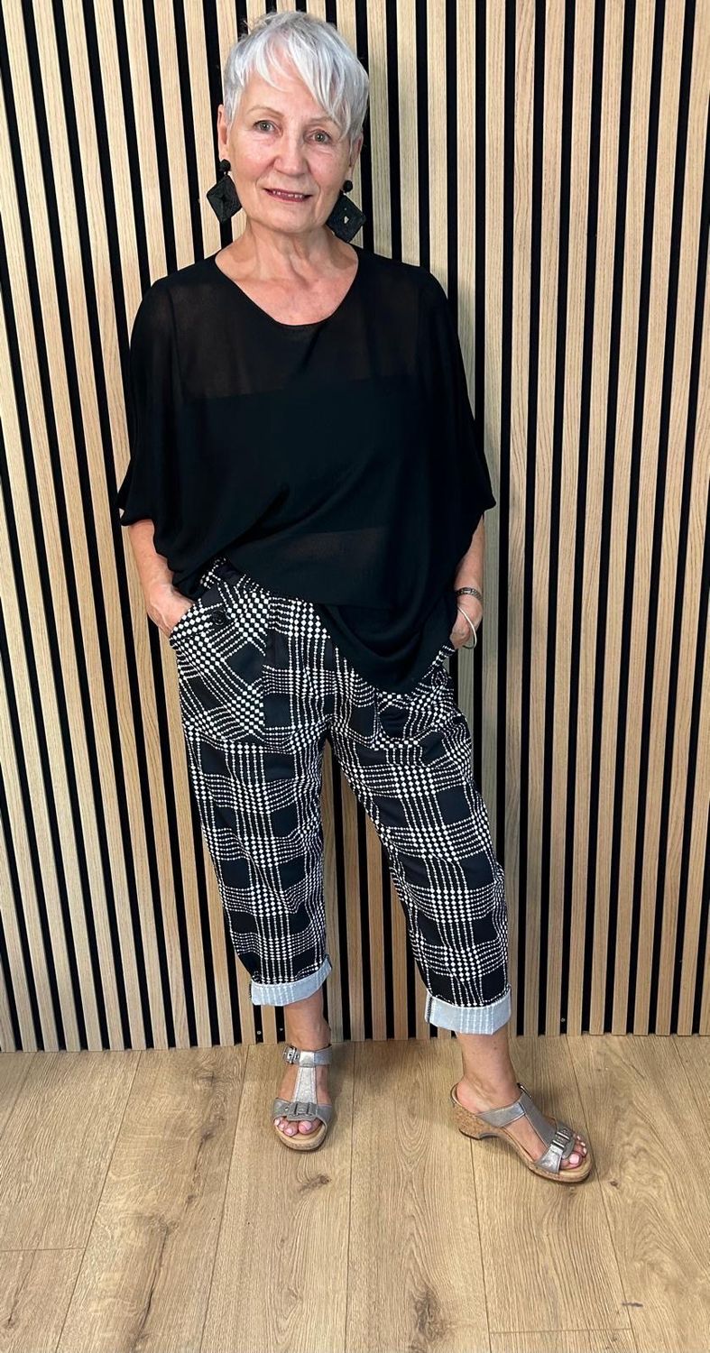 Geometric Print Stretch Trousers - Black/White