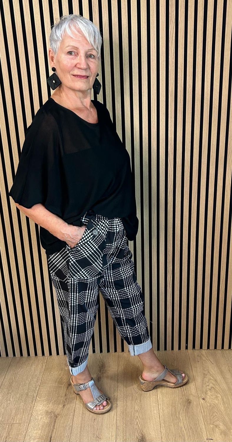 Geometric Print Stretch Trousers - Black/White