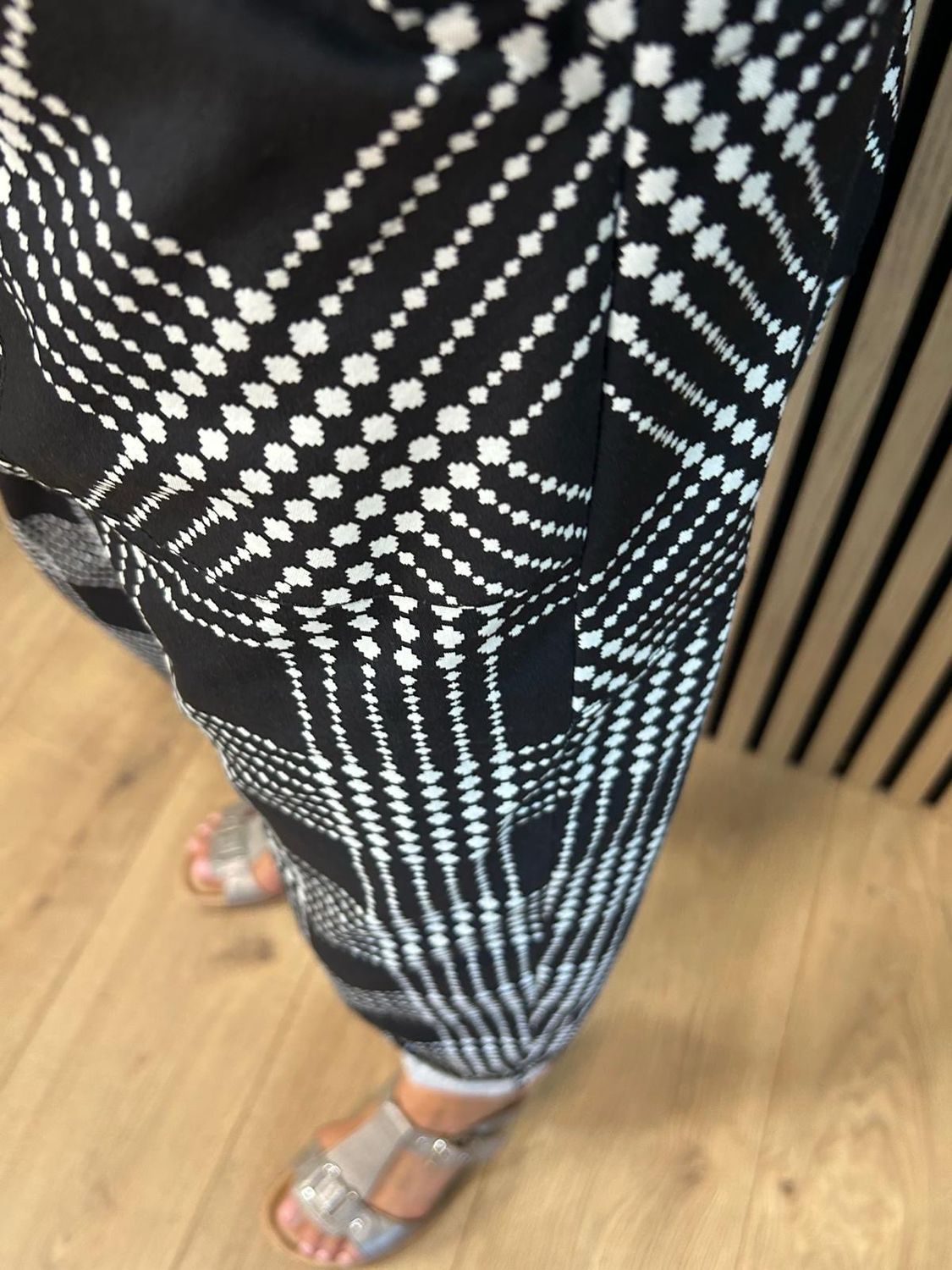 Geometric Print Stretch Trousers - Black/White