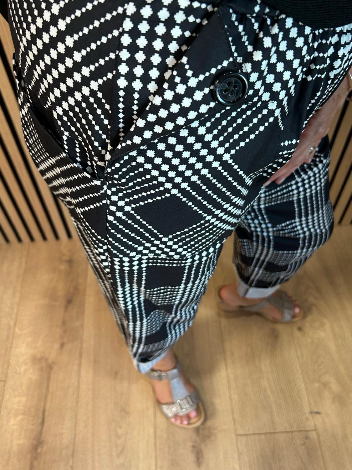 Geometric Print Stretch Trousers - Black/White