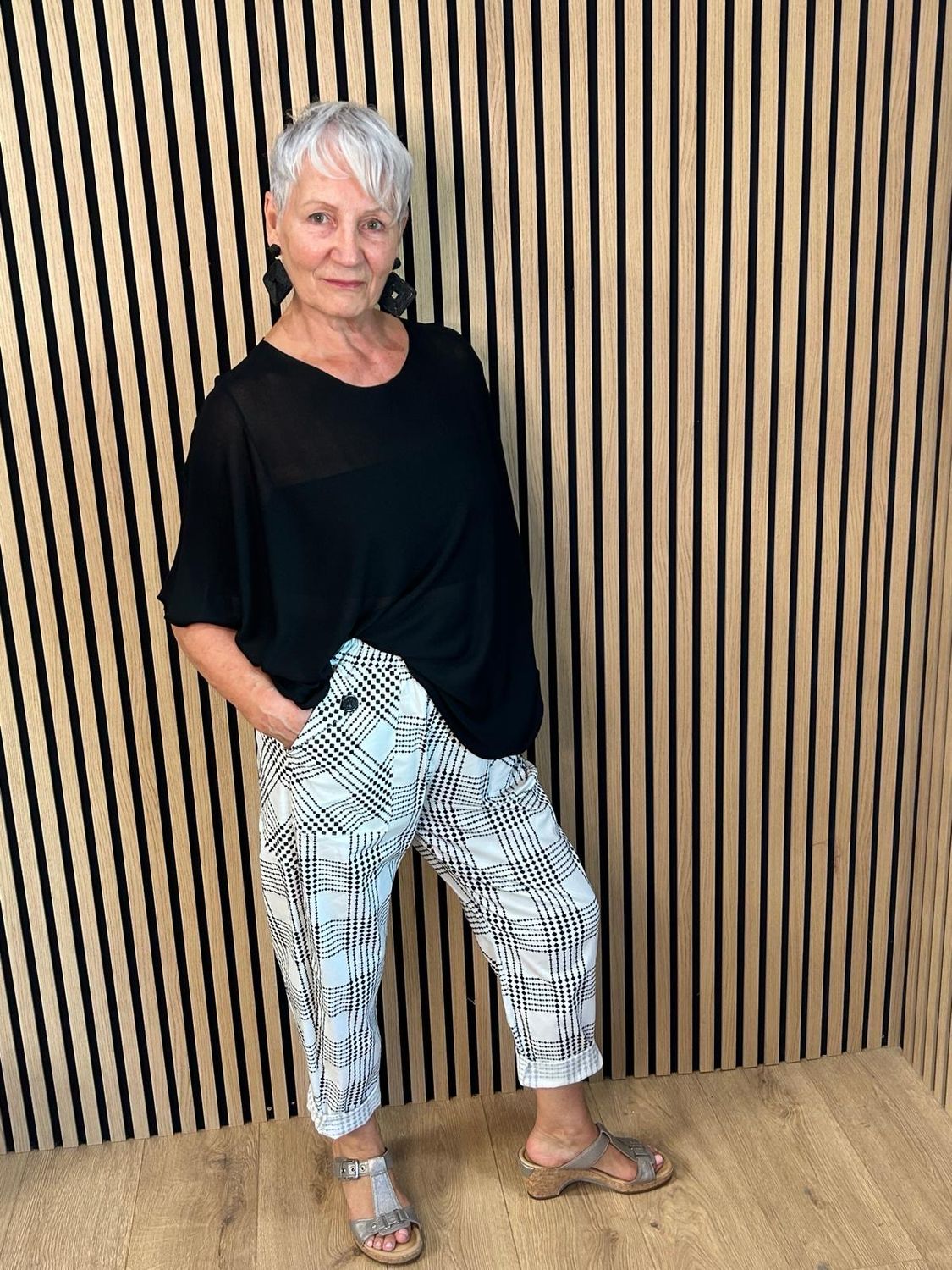 Geometric Print Stretch Trousers - White/Black