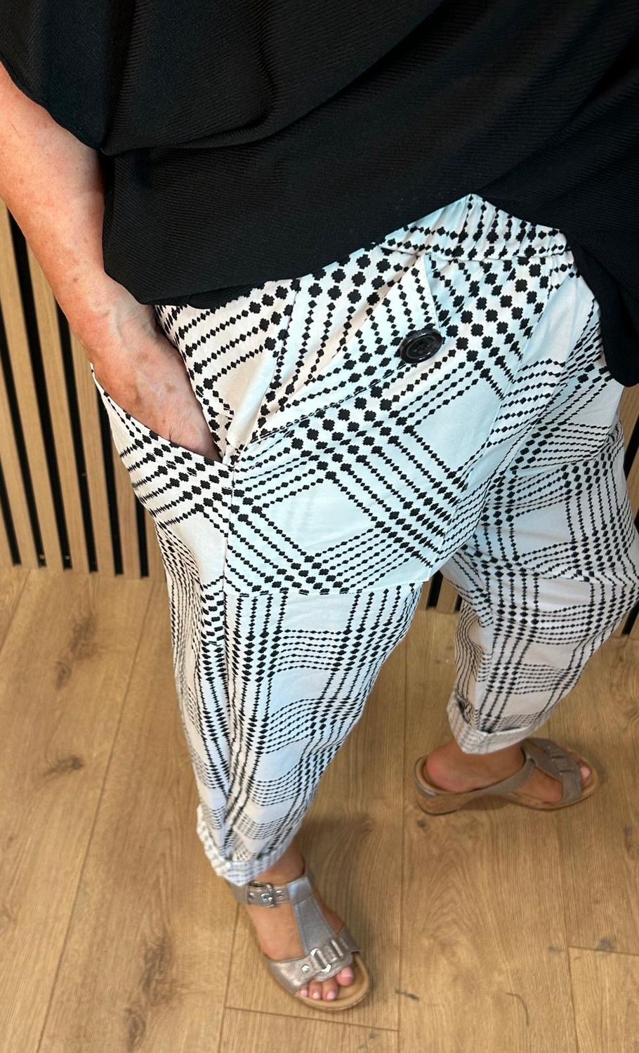 Geometric Print Stretch Trousers - White/Black