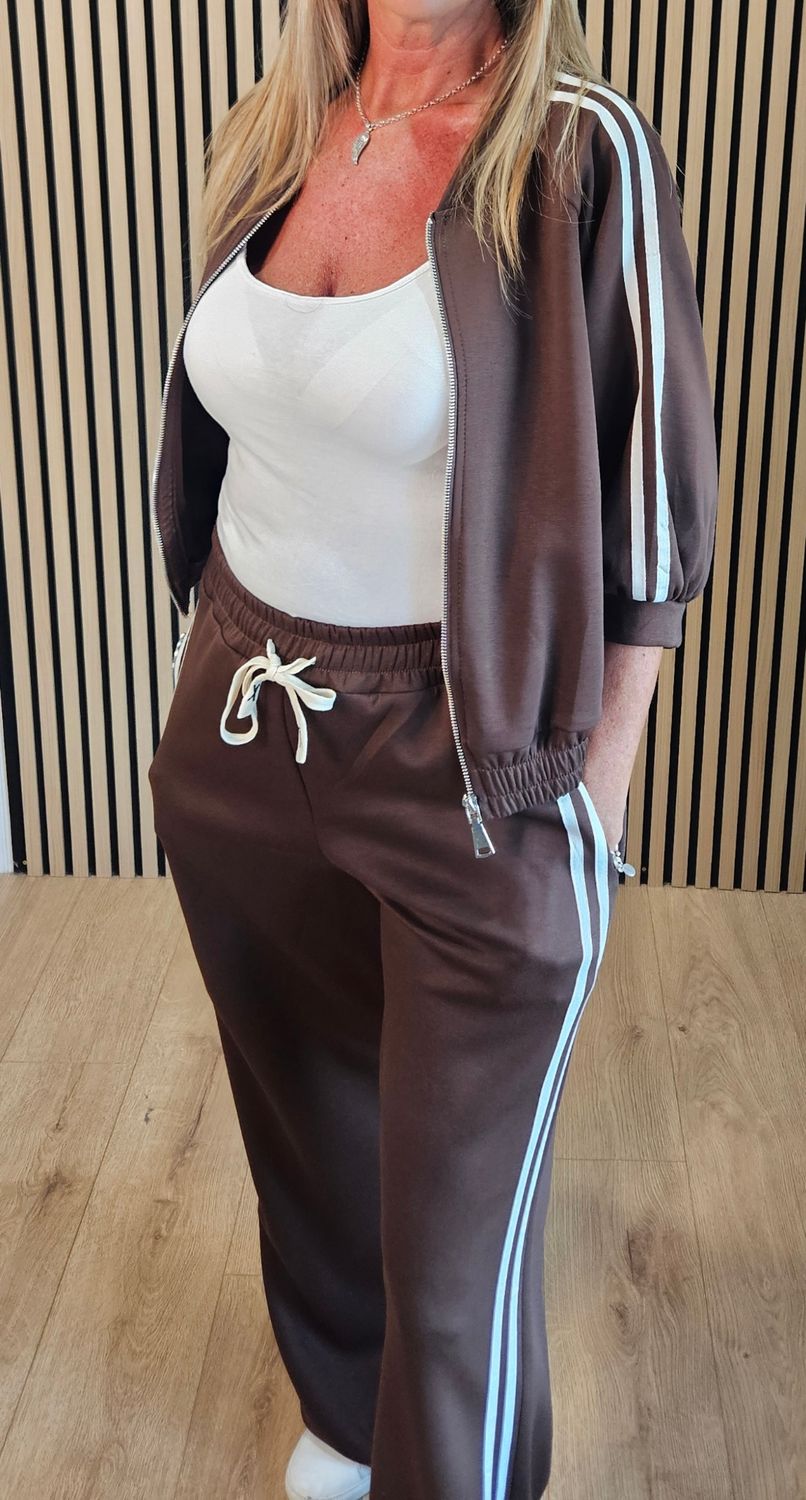 Sporty Stripe Wide-Leg Tracksuit – Chocolate