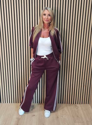 Sporty Stripe Wide-Leg Tracksuit – Oxblood
