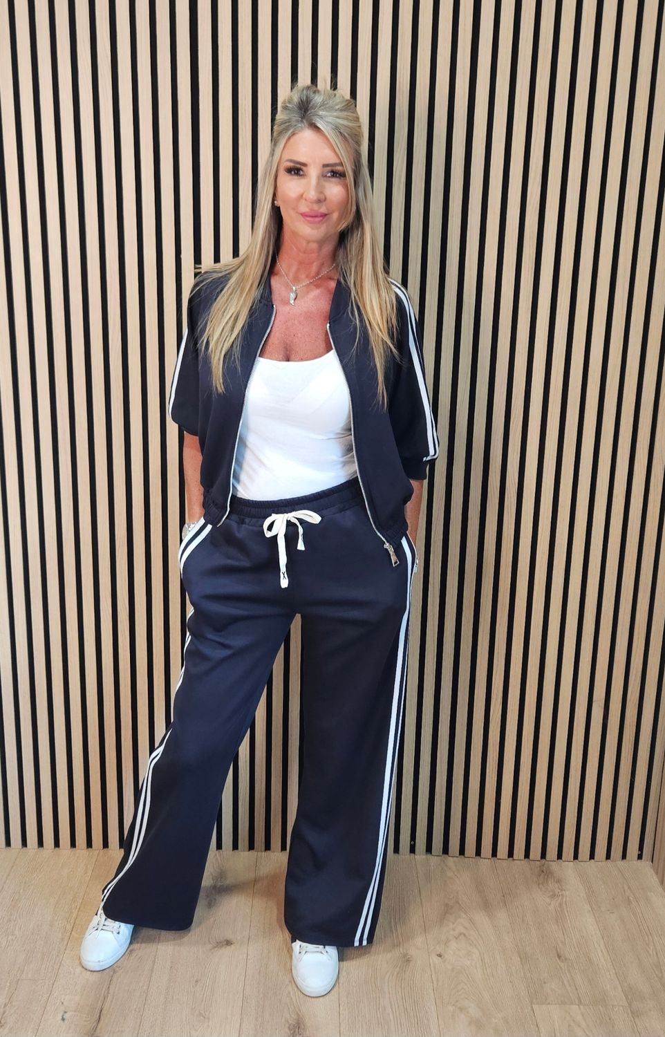 Sporty Stripe Wide-Leg Tracksuit – Navy