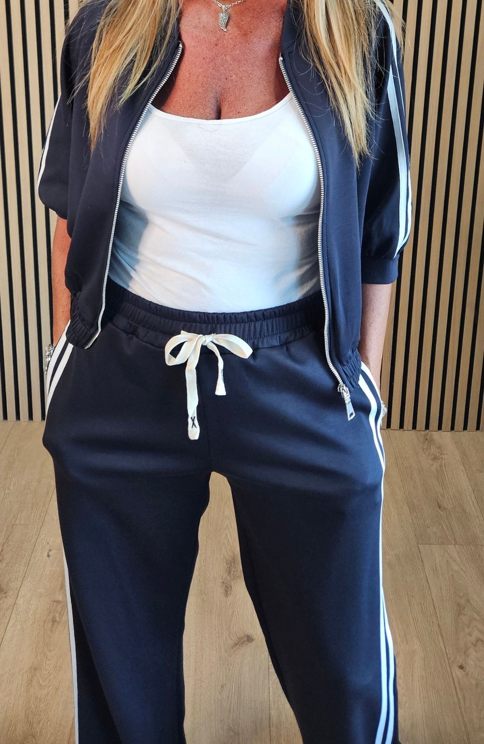 Sporty Stripe Wide-Leg Tracksuit – Navy