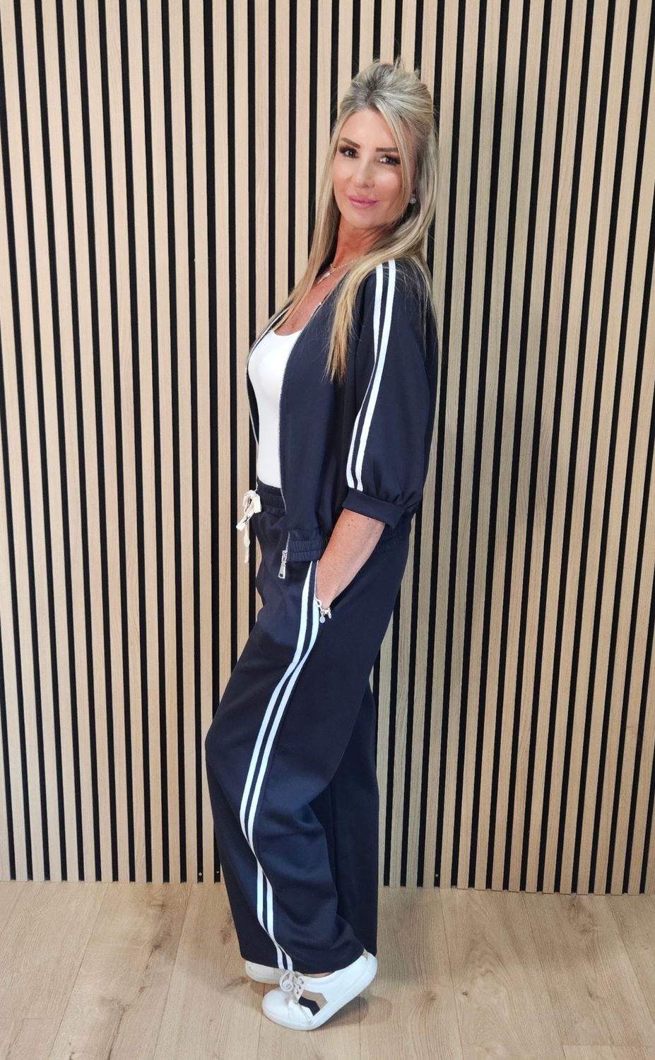 Sporty Stripe Wide-Leg Tracksuit – Navy