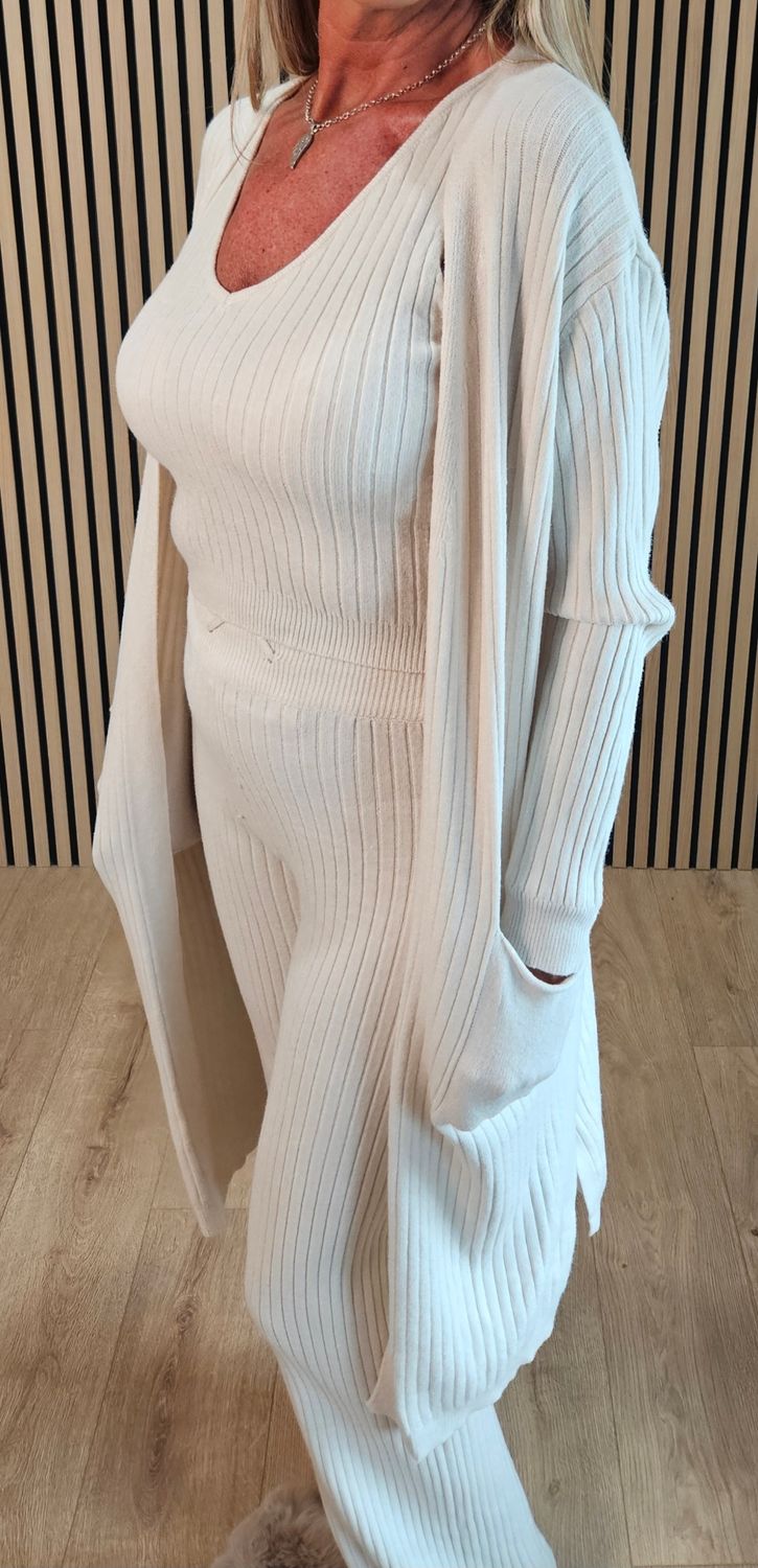 Three-Piece Ribbed Knit Lounge Suit – Cream