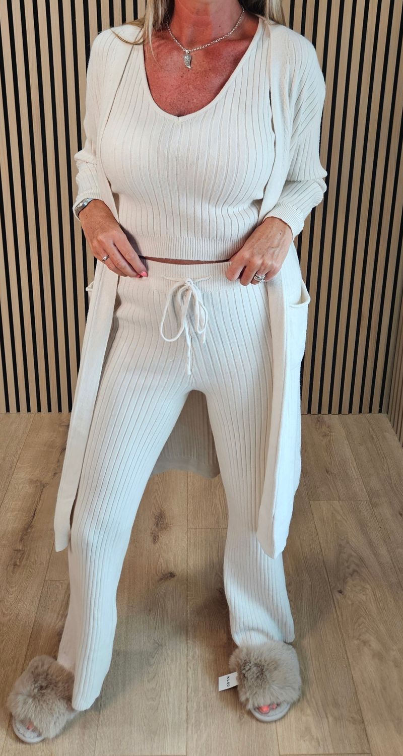 Three-Piece Ribbed Knit Lounge Suit – Cream