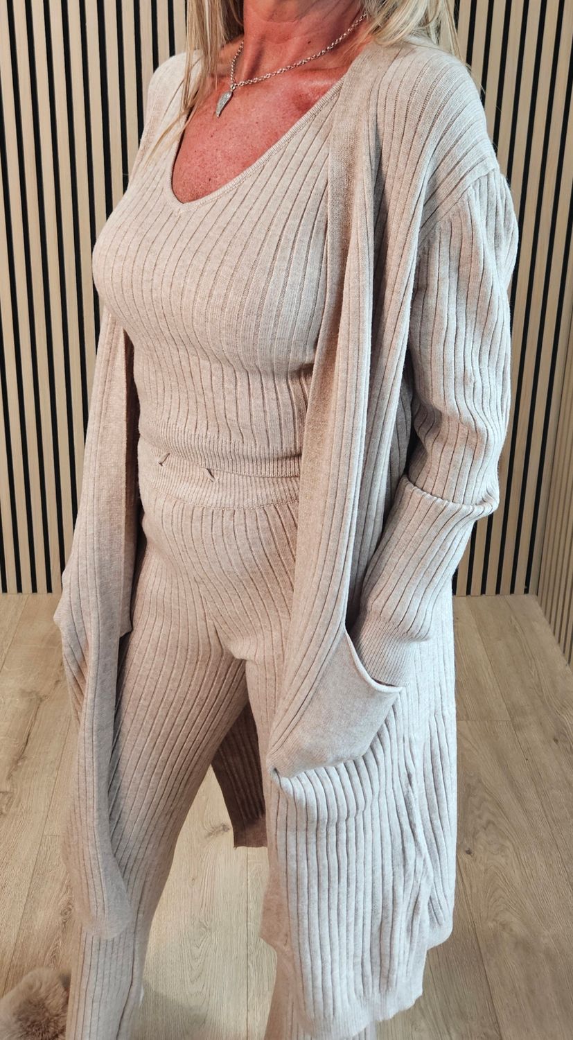 Three-Piece Ribbed Knit Lounge Suit – Oatmeal