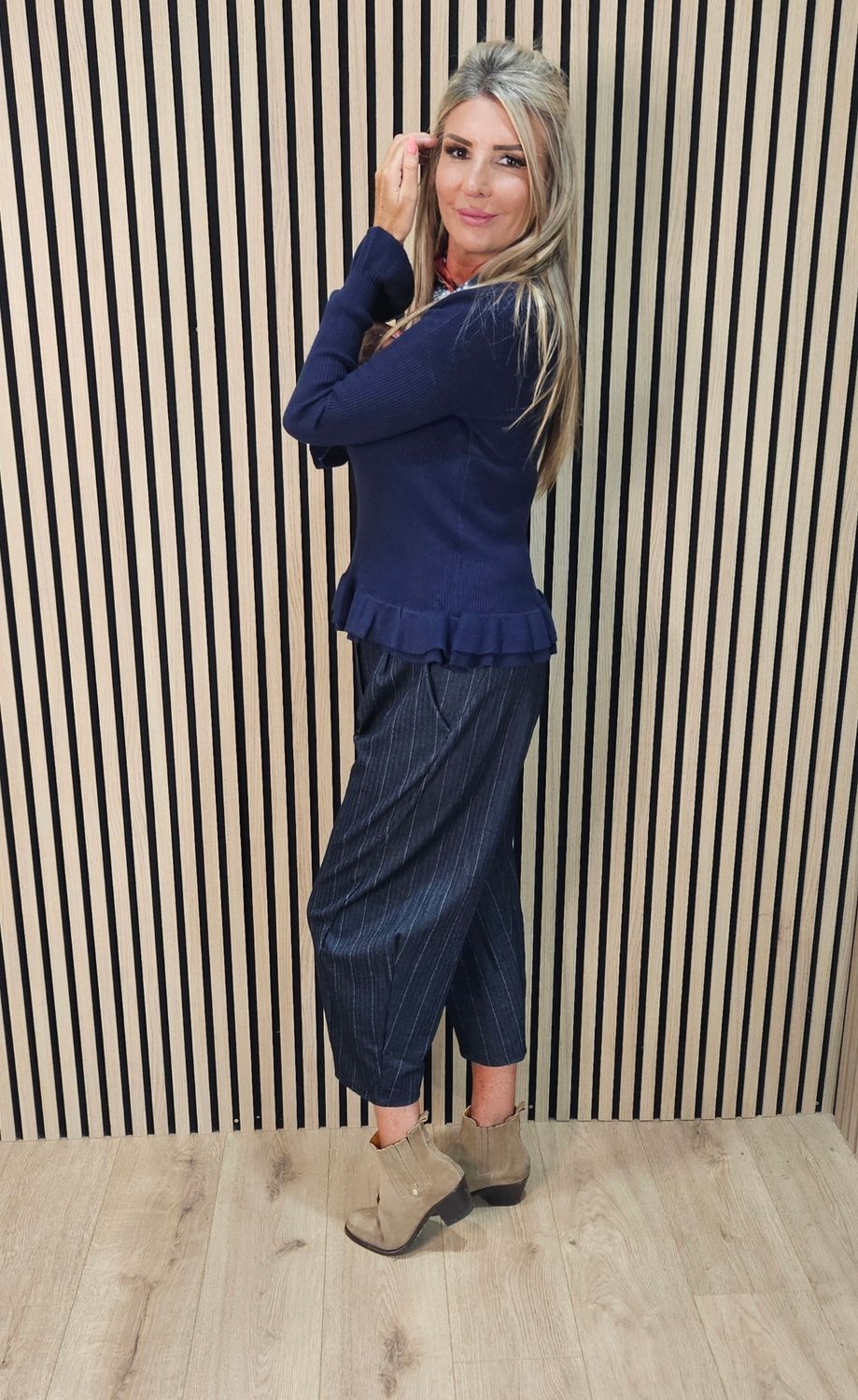 Herringbone Cropped Trousers – Navy