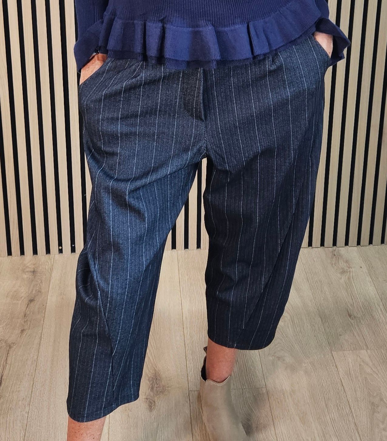Herringbone Cropped Trousers – Navy