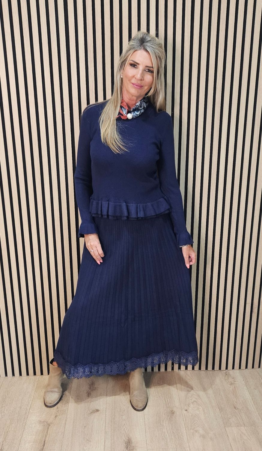 Lace-Trim Ribbed Knit Maxi Skirt – Navy