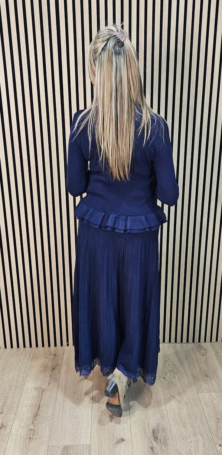 Lace-Trim Ribbed Knit Maxi Skirt – Navy