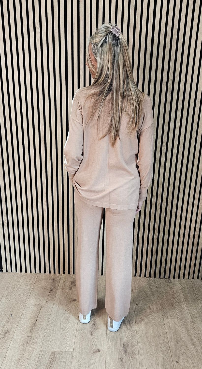 Colour-Block Two-Piece Lounge Suit – Camel/Cream