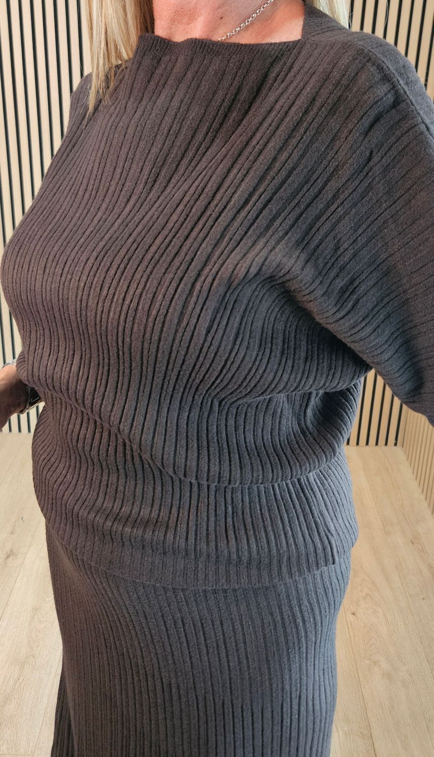 Two-Piece Ribbed Knit Jumper and Skirt Set – Chocolate