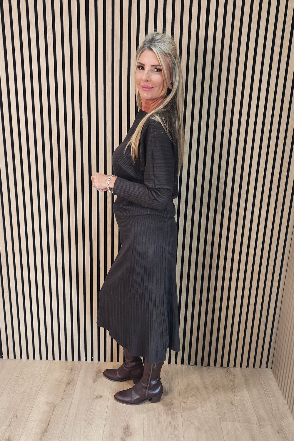 Two-Piece Ribbed Knit Jumper and Skirt Set – Chocolate