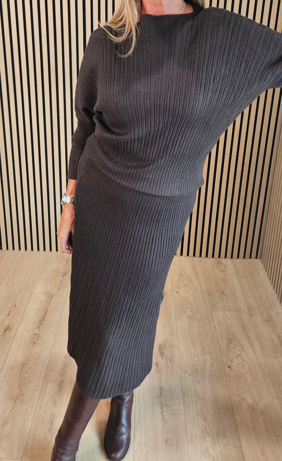 Two-Piece Ribbed Knit Jumper and Skirt Set – Chocolate