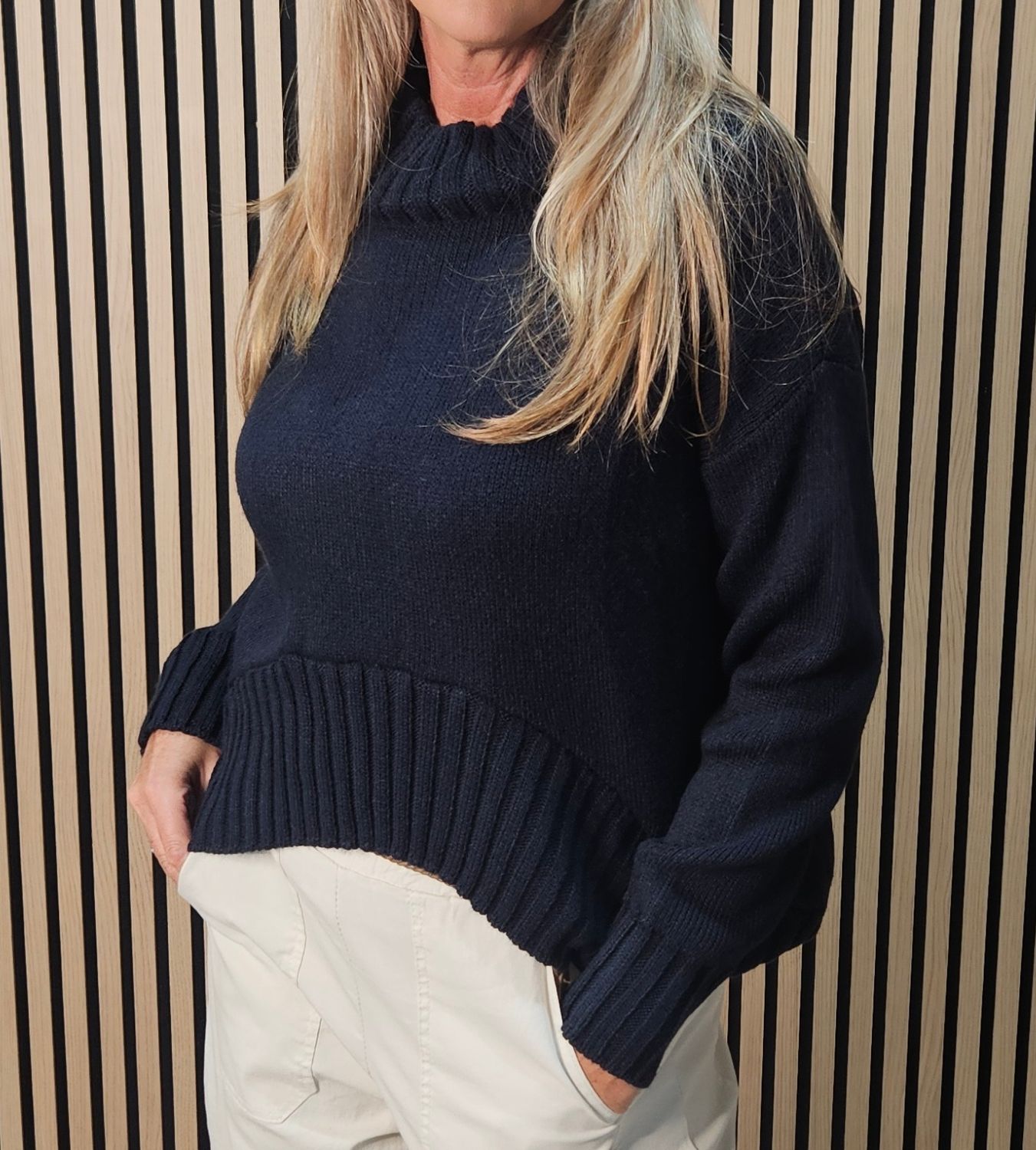 Ribbed Roll-Neck Jumper – Navy