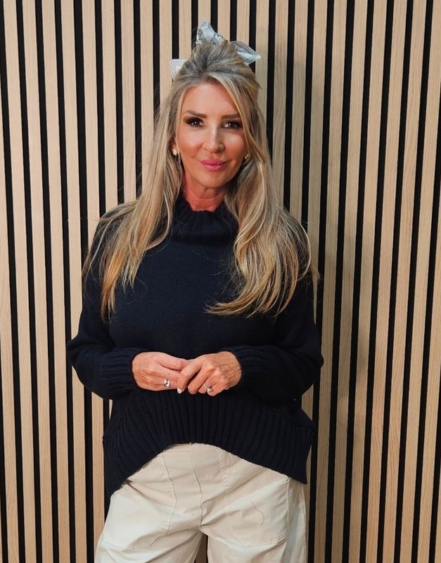 Ribbed Roll-Neck Jumper – Navy