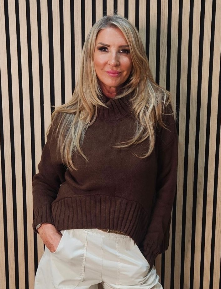Ribbed Roll-Neck Jumper – Chocolate 