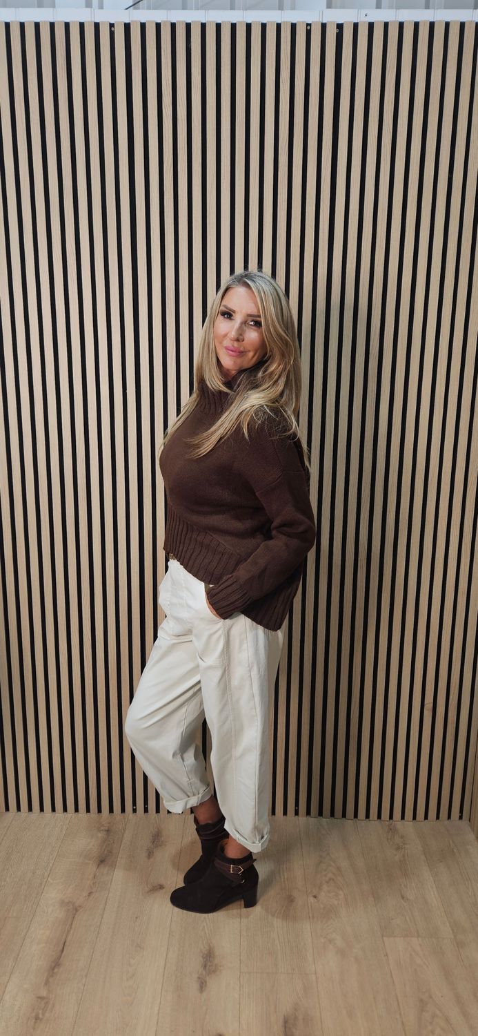 Ribbed Roll-Neck Jumper – Chocolate 