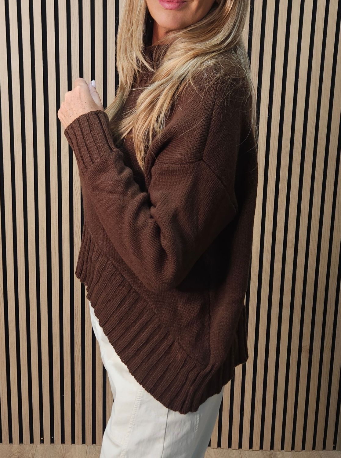 Ribbed Roll-Neck Jumper – Chocolate 