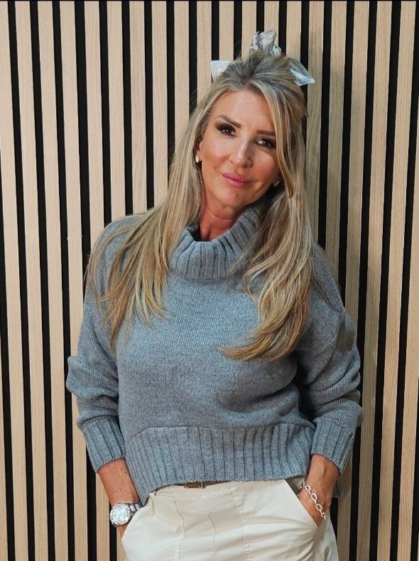 Ribbed Roll-Neck Jumper – Grey