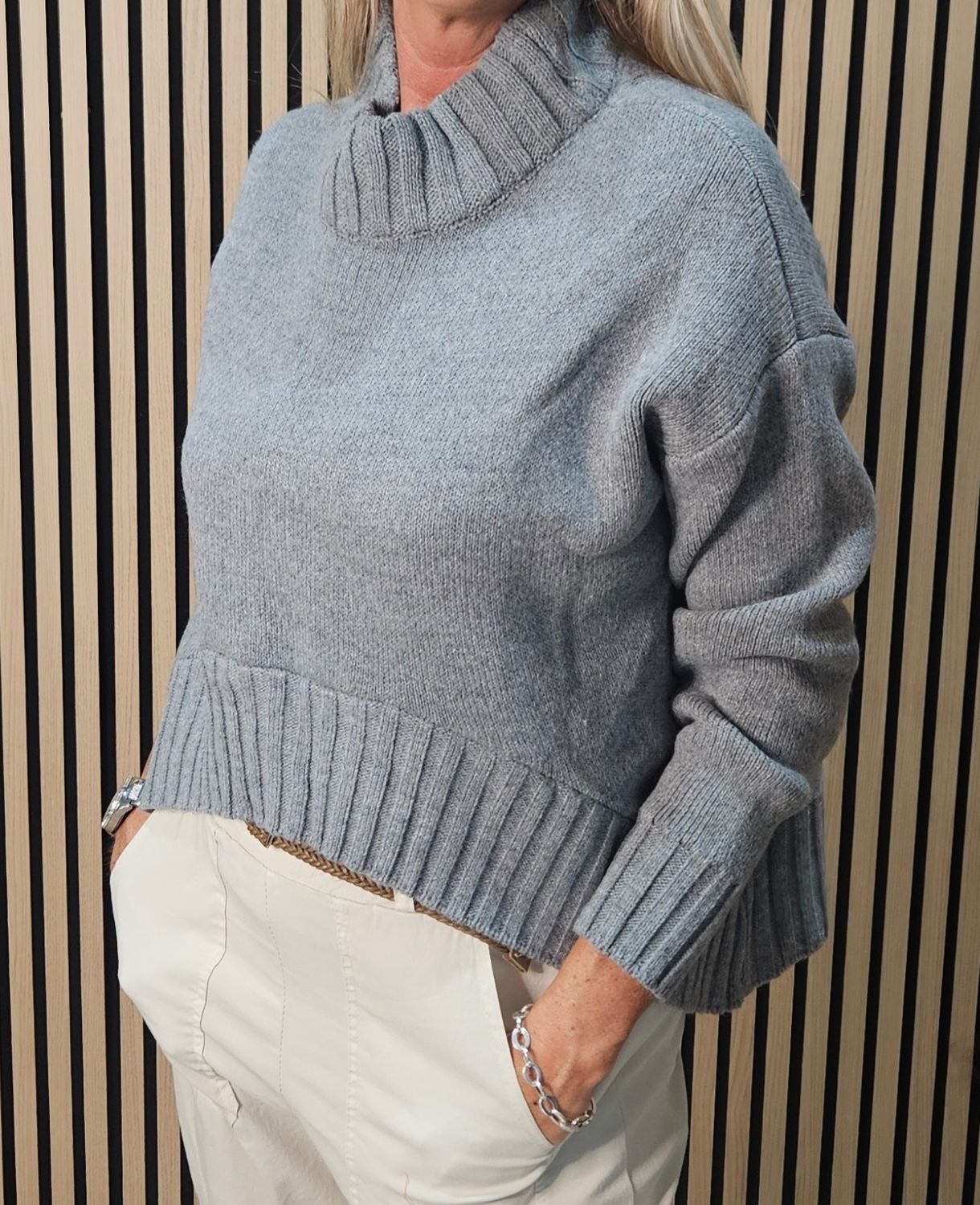 Ribbed Roll-Neck Jumper – Grey