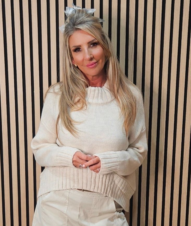 Ribbed Roll-Neck Jumper – Cream