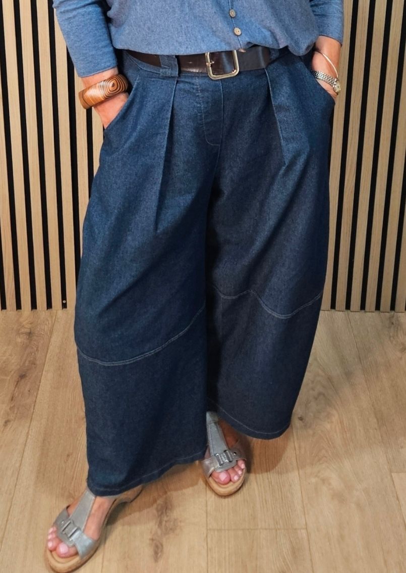 Wide-Leg Barrel Jeans
