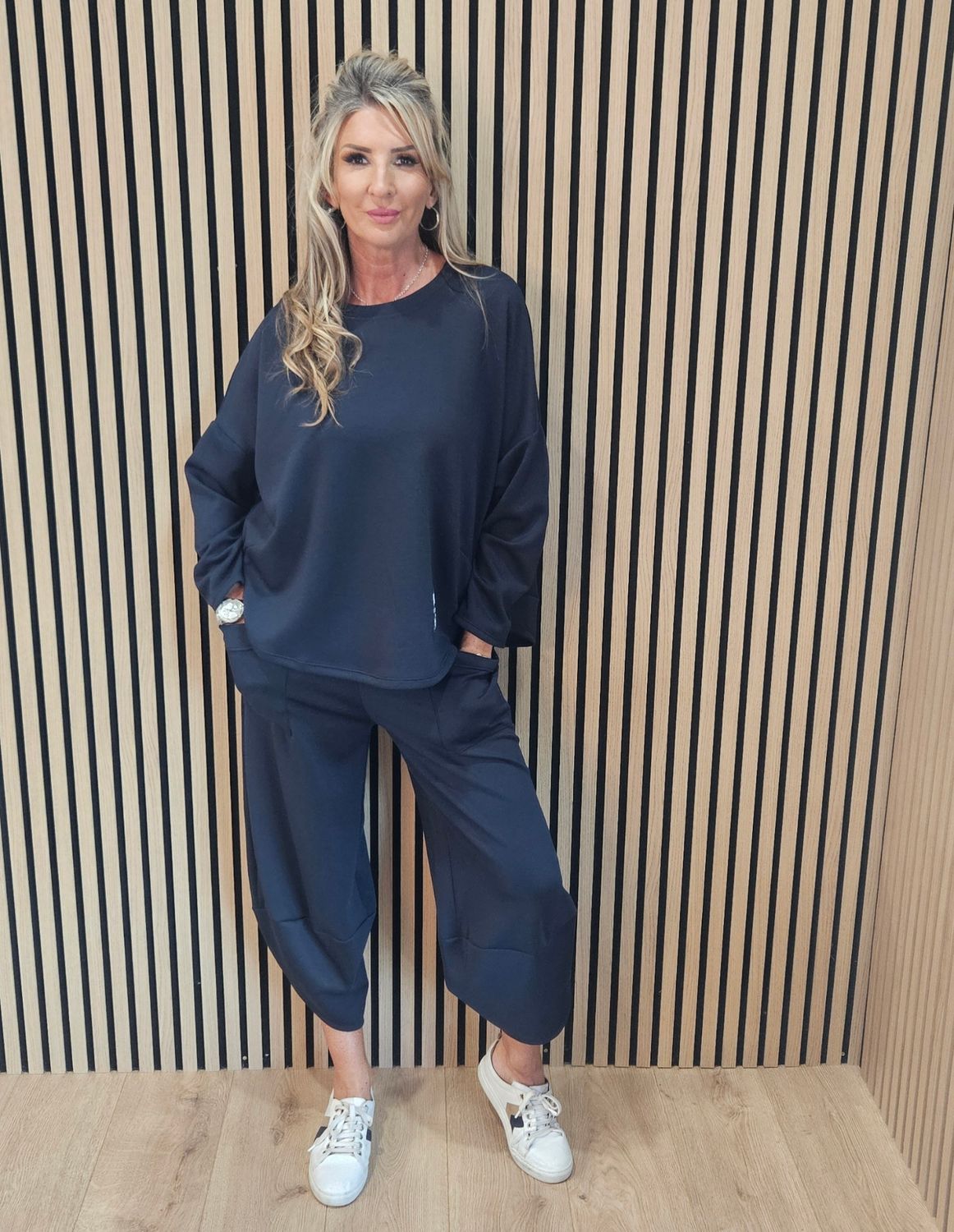 Relaxed Two-Piece Tulip Trouser Set – Navy
