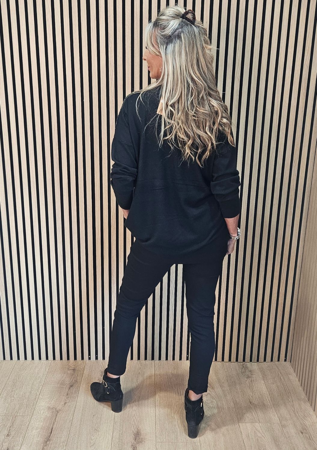 Sequin Detail Jumper – Black