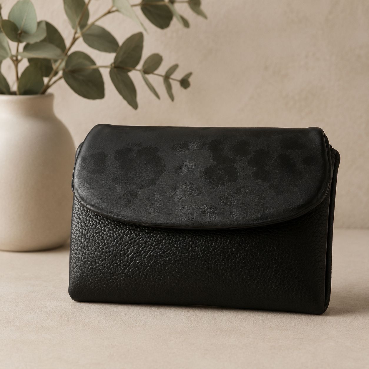 Metallic Leopard-Print Purse – Black